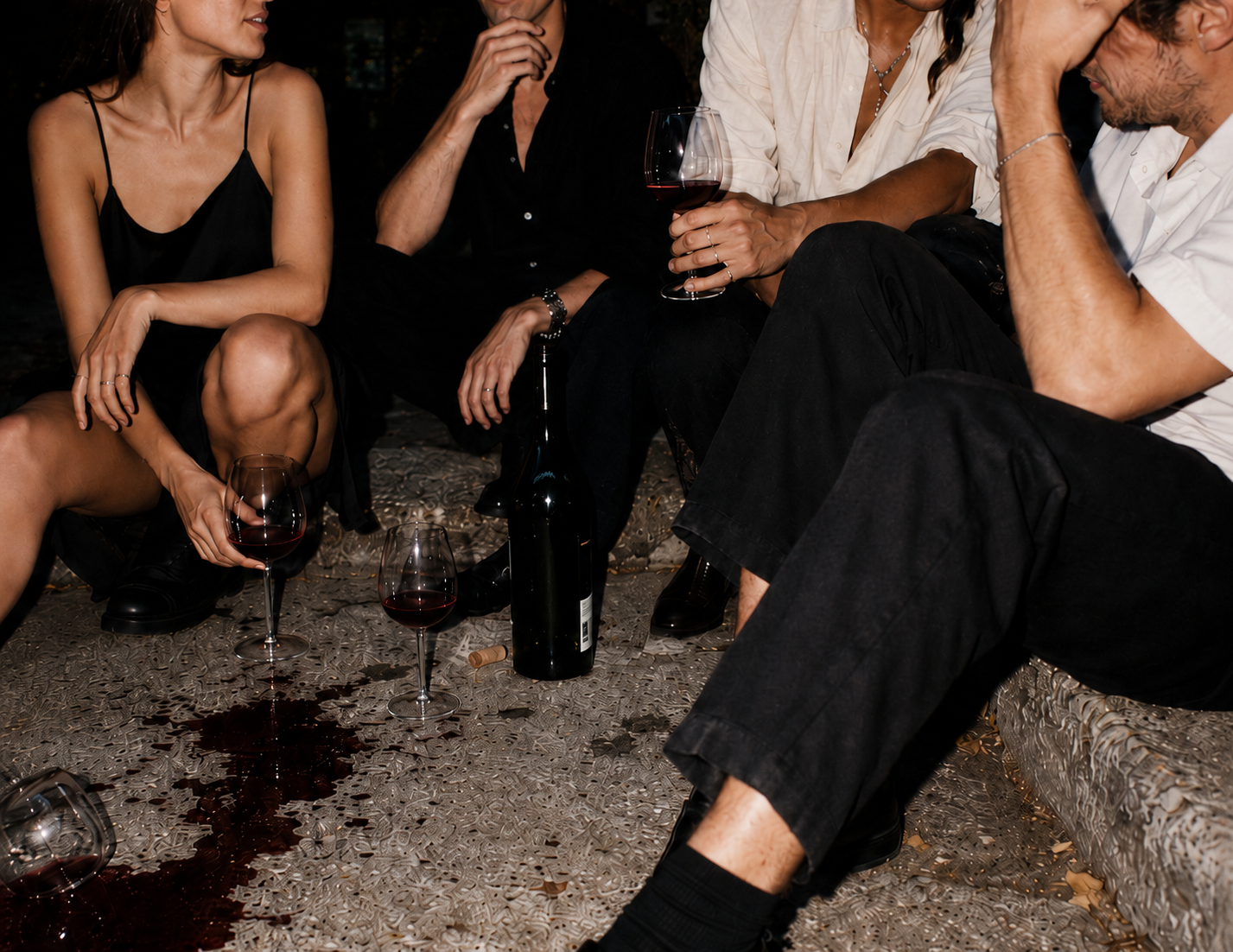 Nächtliche Runde mit Rotwein — Genuss, Menschen, Gespräche